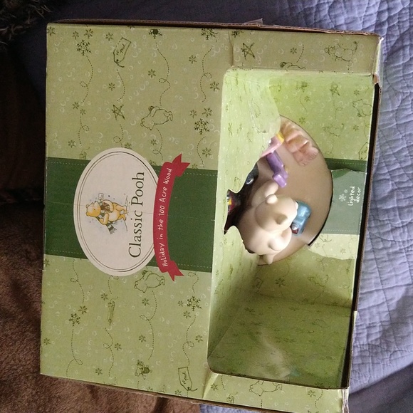 Classic Winnie the Pooh Holiday light up decor - Picture 6 of 8